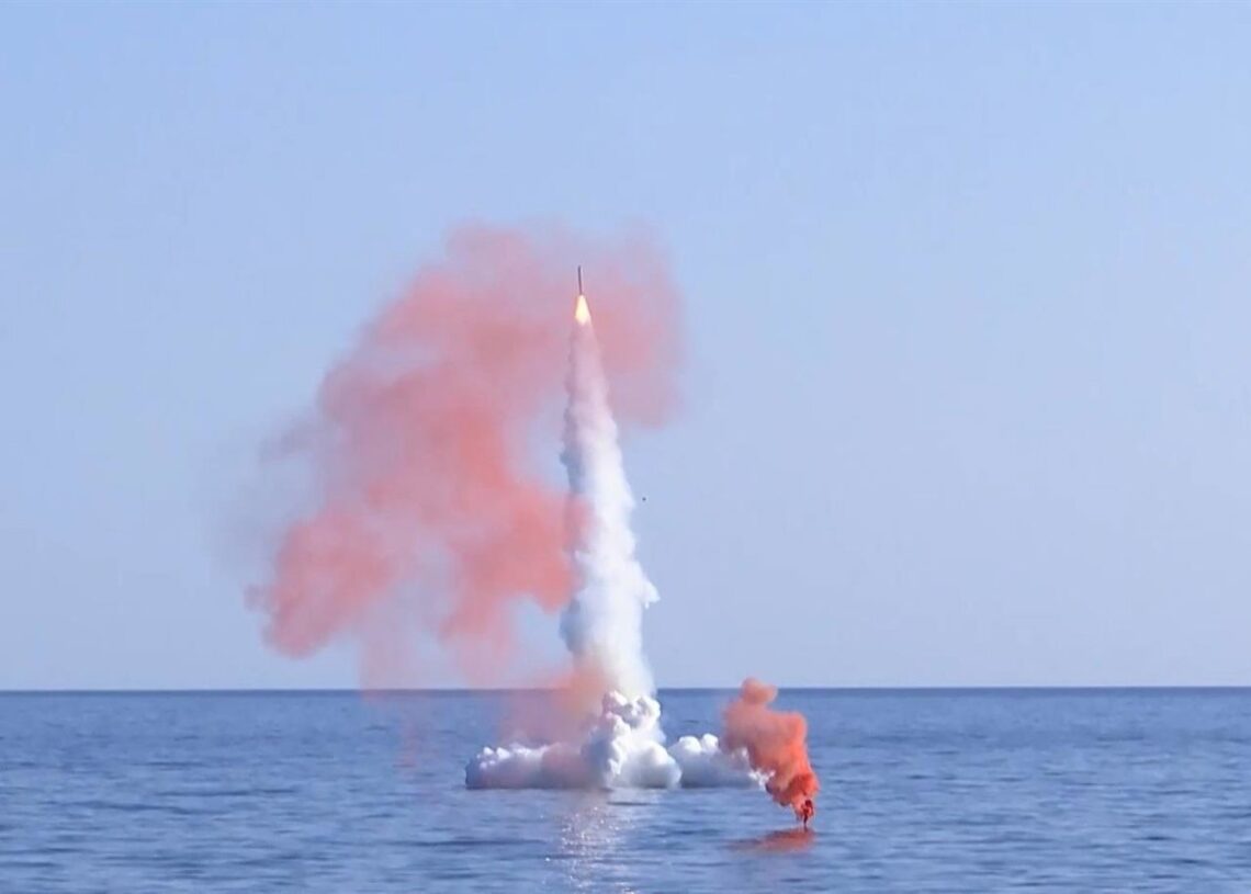 Archivo - Misil Calibre lanzado desde un submarino rusoMINISTERIO DE DEFENSA DE RUSIA - Archivo