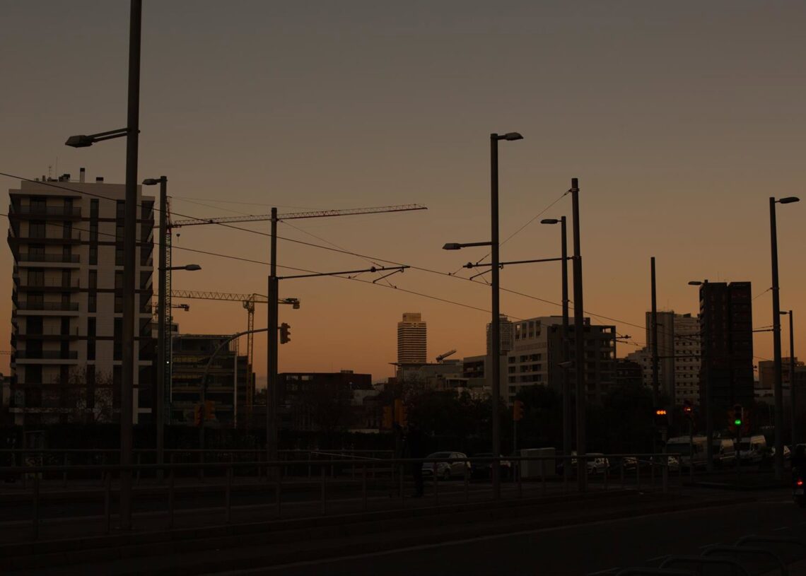 Archivo - Edificios con grúas, a 11 de enero de 2022, en Barcelona, Cataluña (España).David Zorrakino - Europa Press - Archivo