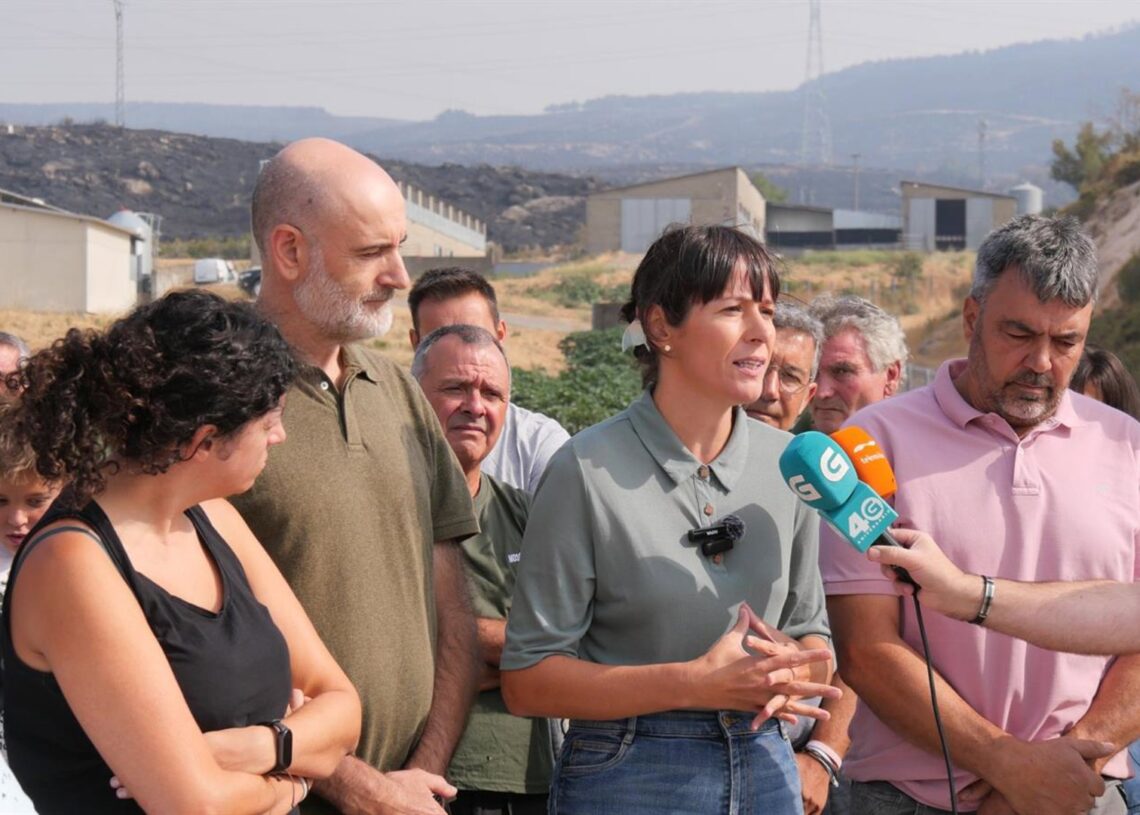 La portavoz nacional del BNG, Ana Pontón, visita las zonas afectadas por los incendios en A Mezquita, Ourense.BNG