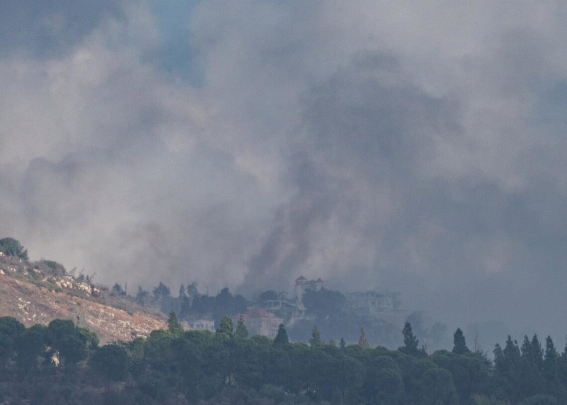 Archivo - Una coluumna de humo tras un ataque del Ejército de Israel contra el sur de LíbanoIlia yefimovich/dpa - Archivo