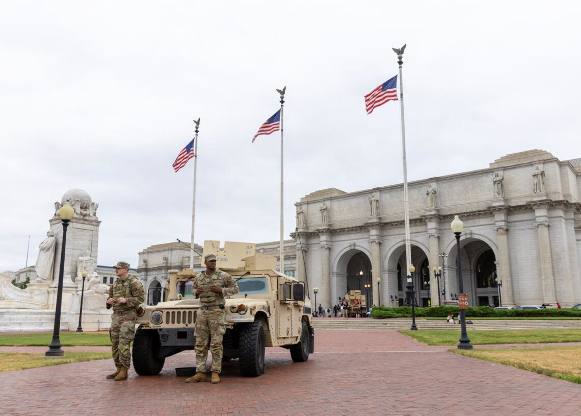 Miembros de la Guardia Nacional patrullan Washington D.C.Europa Press/Contacto/Hu Yousong
