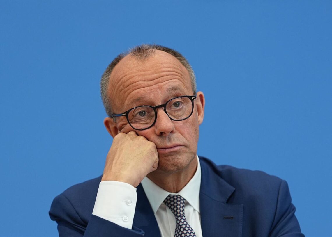 Archivo - 18 July 2025, Berlin: German Chancellor Friedrich Merz reacts during his summer press conference in Berlin. Merz is continuing the tradition of summer press conferences by German Chancellors. He will give a first interim assessment and answer quMichael Kappeler/dpa - Archivo