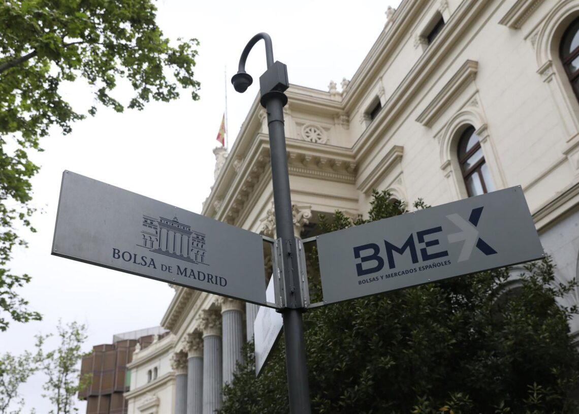 Archivo - Cartel situado en las inmediaciones del Palacio de la Bolsa en MadridMarta Fernández Jara - Europa Press - Archivo