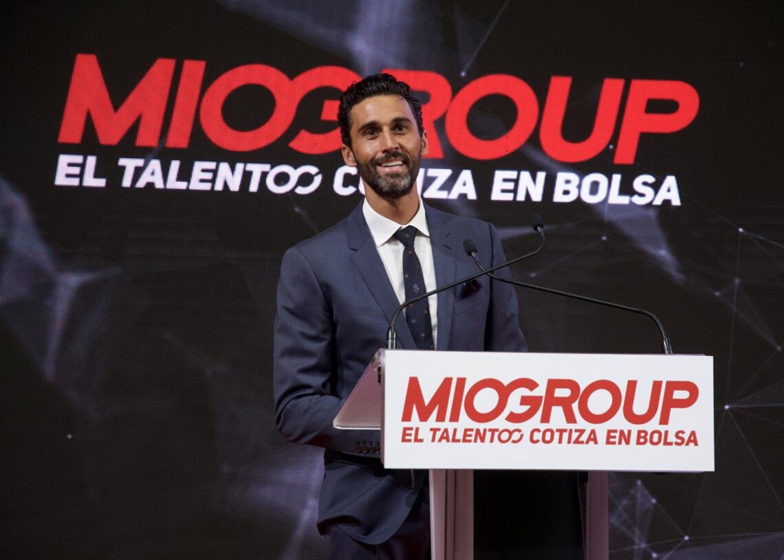 Archivo - El exfutbolista del Real Madrid y socio de Miogroup, Álvaro Arbeloa, durante la salida a Bolsa de MioGroup en el BME Growth en julio de 2021MIOGROUP - Archivo