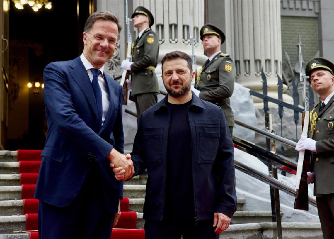 El secretario general de la OTAN, Mark Rutte, de visita en Kiev junto al presidente ucraniano, Volodimir Zelenski.NATO