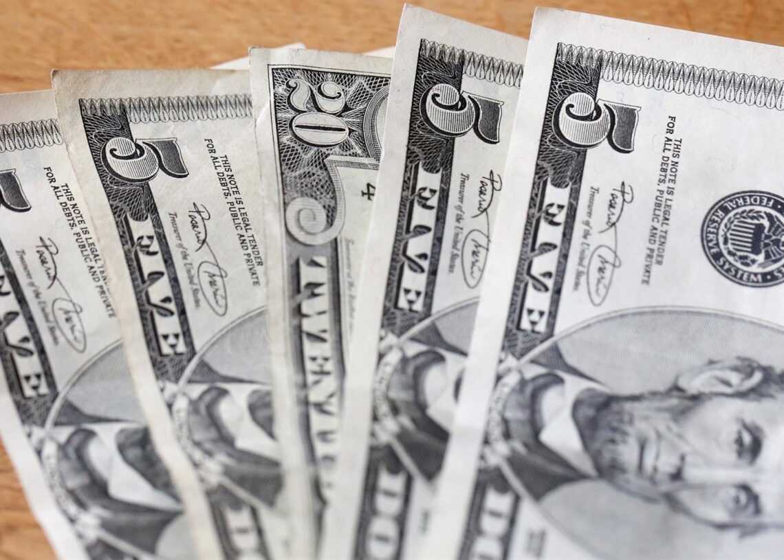Archivo - Billetes de dólar estadounidense.picture alliance / dpa - Archivo