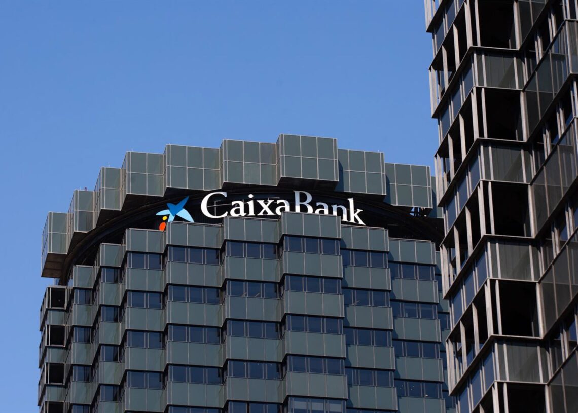 Archivo - Fachada de la sede de CaixaBank en la Avenida Diagonal de Barcelona, a 11 de julio de 2022, en Barcelona, Cataluña (España).David Zorrakino - Europa Press - Archivo