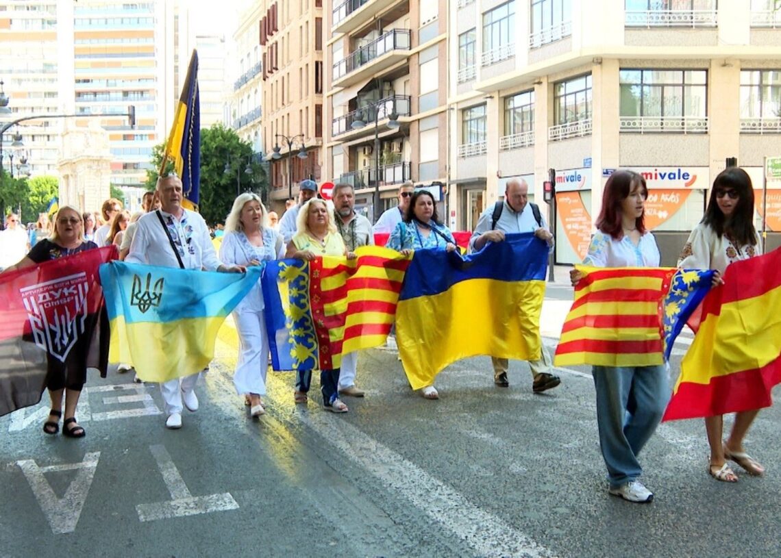 Una manifestación en València pide "más sanciones a Rusia" y clama por la paz en el Día de la Independencia de UcraniaEUROPA PRESS TELEVISIÓN