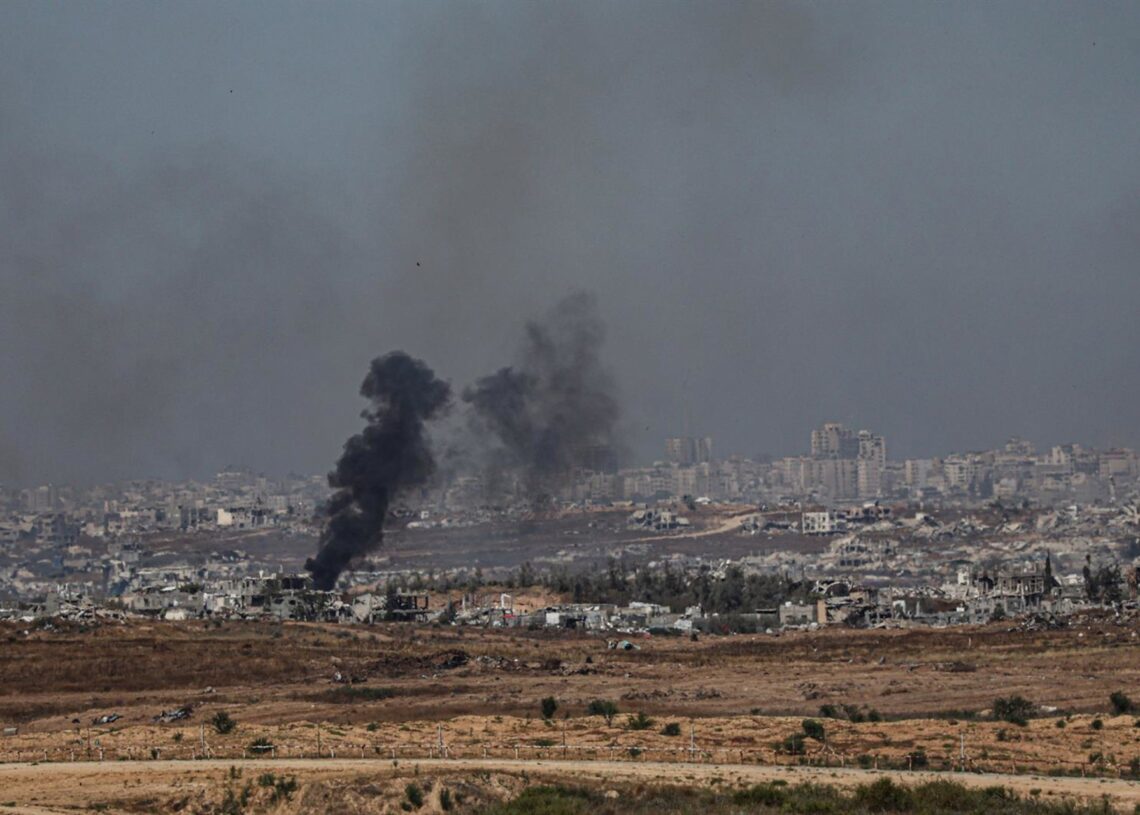 Archivo - Bombardeo de la artillería israelí en la Franja de Gaza (archivo)Europa Press/Contacto/Saeed Qaq - Archivo