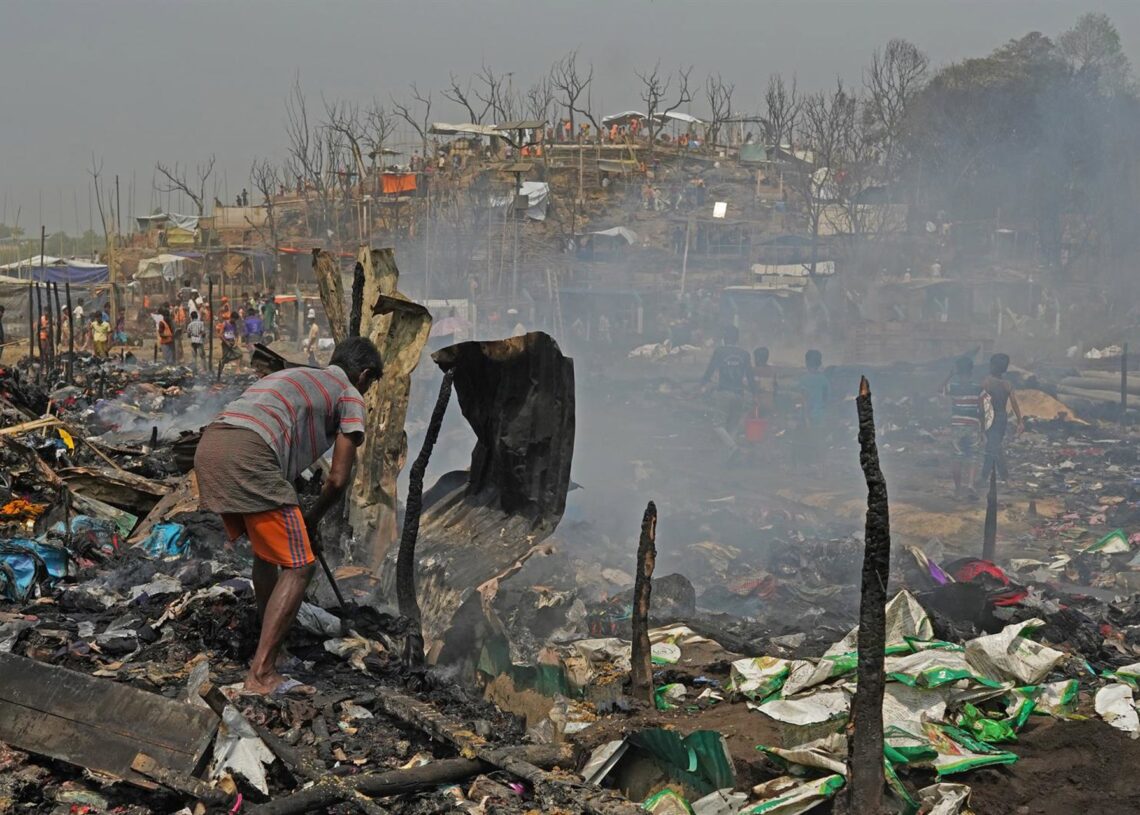 Archivo - Campo de refugiados en Kutupalong, en el sureste de Bangladesh, que acogía a numerosos rohingya, sufrió un incendio en 2023Europa Press/Contacto/Subrata Dey - Archivo