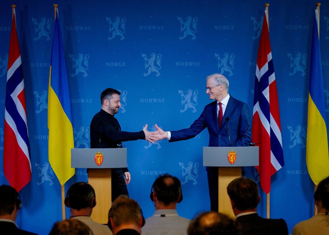 Archivo - El presidente ucraniano, Volodimir Zelenski, y el primer ministro noruego, Jonas Gahr Store, en Oslo, en una imagen de archivo.Ole Berg-Rusten/NTB/dpa - Archivo