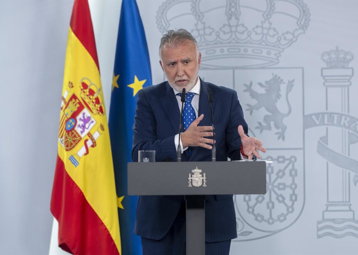 Archivo - El ministro de Política Territorial y Memoria Democrática de España, Ángel Víctor Torres, durante una rueda de prensa posterior a la Comisión Bilateral de Cooperación Administración del Estado-Comunidad Autónoma del País Vasco, en la Moncloa, a Alberto Ortega - Europa Press - Archivo