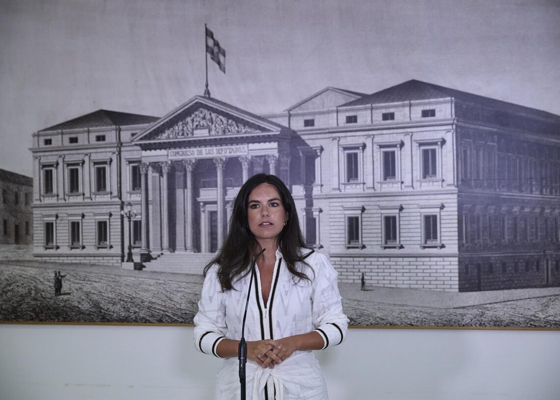 La portavoz de VOX en el Congreso, Pepa Millán, ofrece declaraciones a los medios tras la reunión de la Diputación Permanente, en el Congreso de los Diputados, a 26 de agosto de 2025, en Madrid (España).  Jesús Hellín - Europa Press