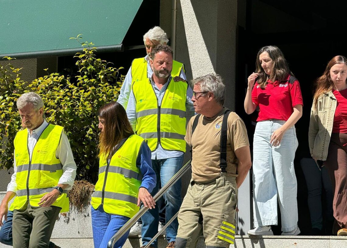 Rueda, durante la visita al centro de coordinación de Ourense. EUROPAPRESS
