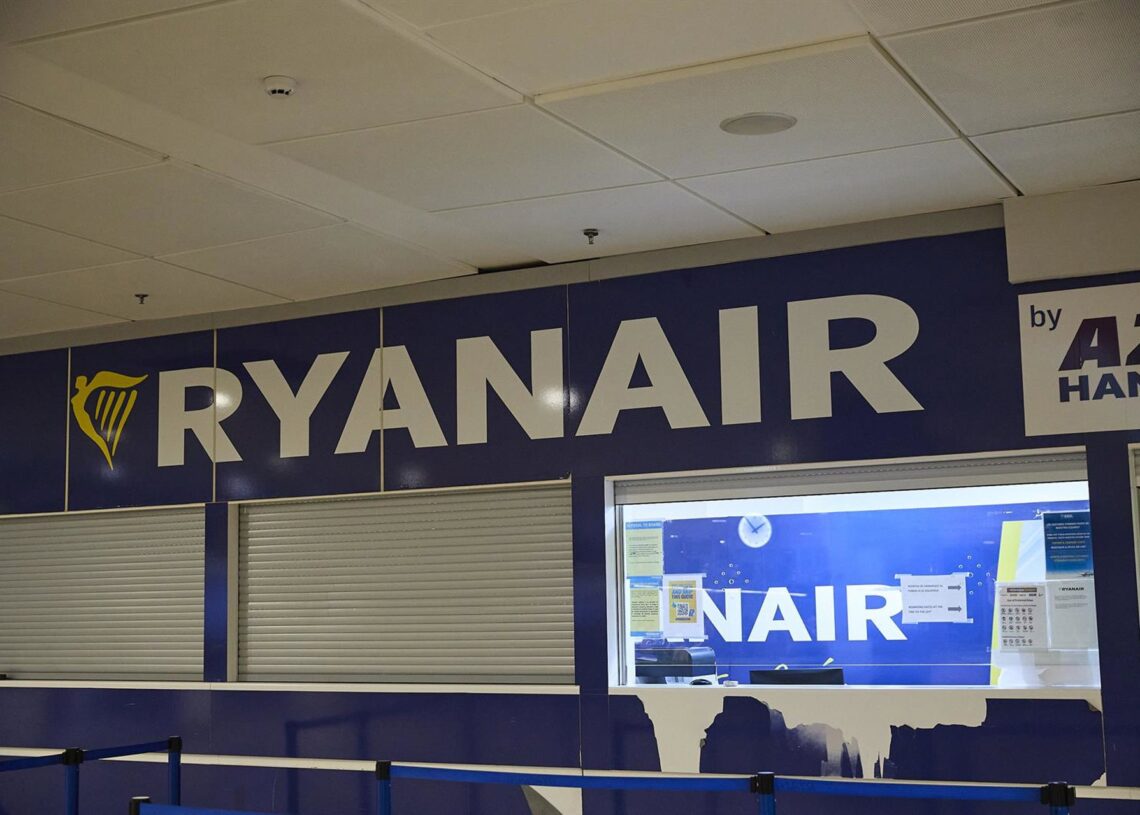 Puestos de la compañía Ryanair en el Aeropuerto Adolfo Suárez Madrid-Barajas, a 23 de agosto de 2025, Madrid (España).  Jesús Hellín - Europa Press