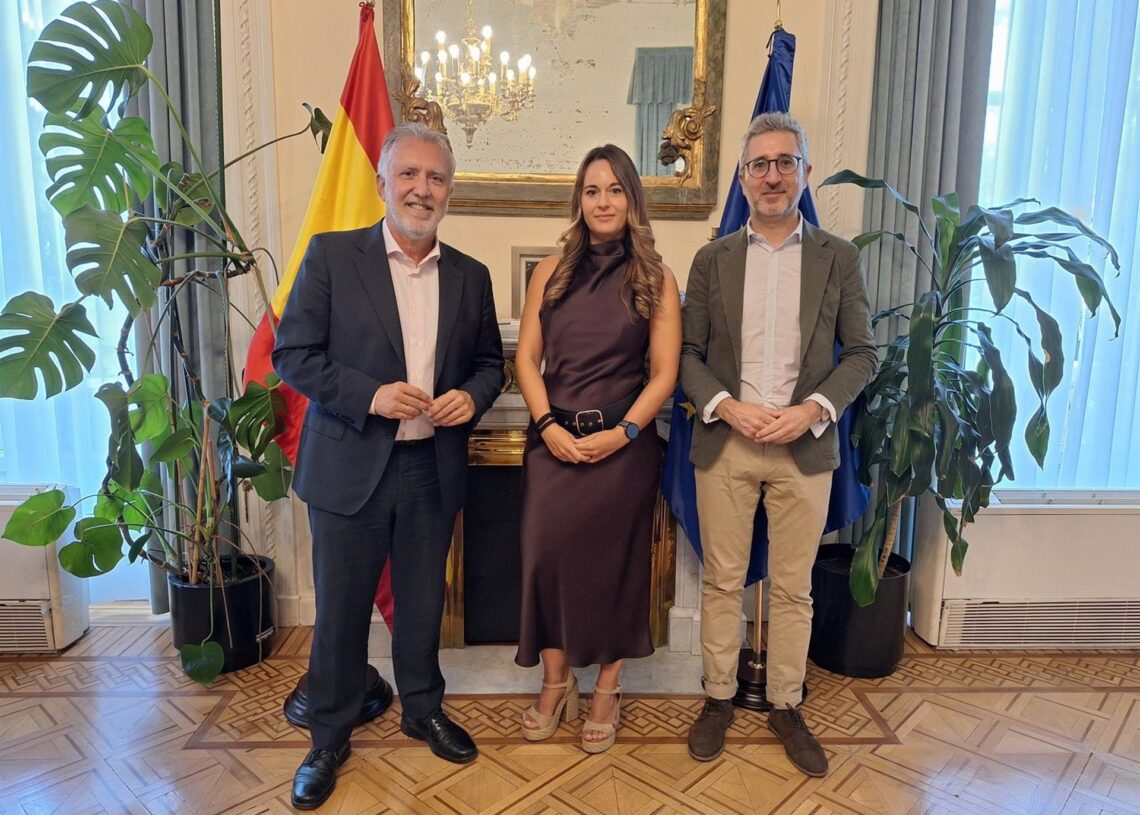 El ministro de Política Territorial y Memoria Democrática, Ángel Víctor Torres, el secretario de Estado de Política Territorial, Arcadi España, y la nueva comisionada del Gobierno para la reconstrucción tras la dana, Zulima Pérez.MINISTERIO POLÍTICA TERRITORIAL
