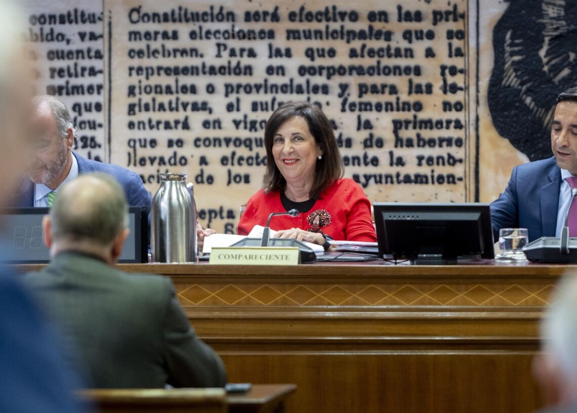 La ministra de Defensa, Margarita Robles (c), durante la comparecencia ante la Comisión de Defensa, en el Senado, a 26 de agosto de 2025, en Madrid (España).Alberto Ortega - Europa Press