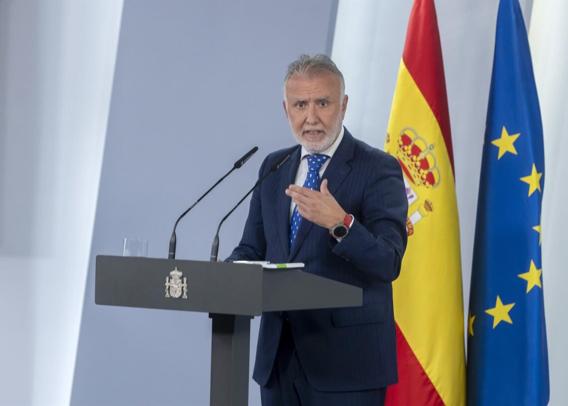 Archivo - El ministro de Política Territorial y Memoria Democrática de España, Ángel Víctor Torres, durante una rueda de prensa en La MoncloaAlberto Ortega - Europa Press - Archivo