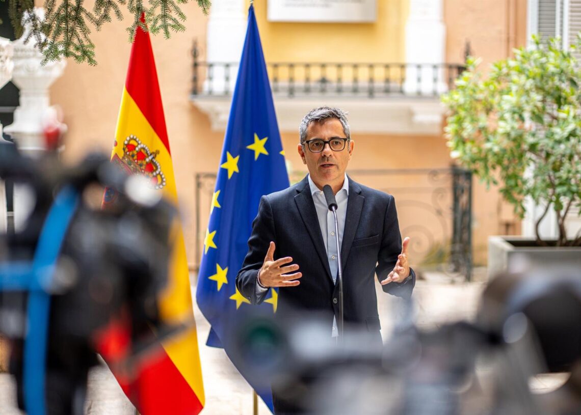 El ministro de la Presidencia, Justicia y Relaciones con las Cortes, Félix Bolaños, atiende a los medios de comunicación en el Palacio de Parcent, a 27 de agosto de 2025, en Madrid (España).Gabriel Luengas - Europa Press