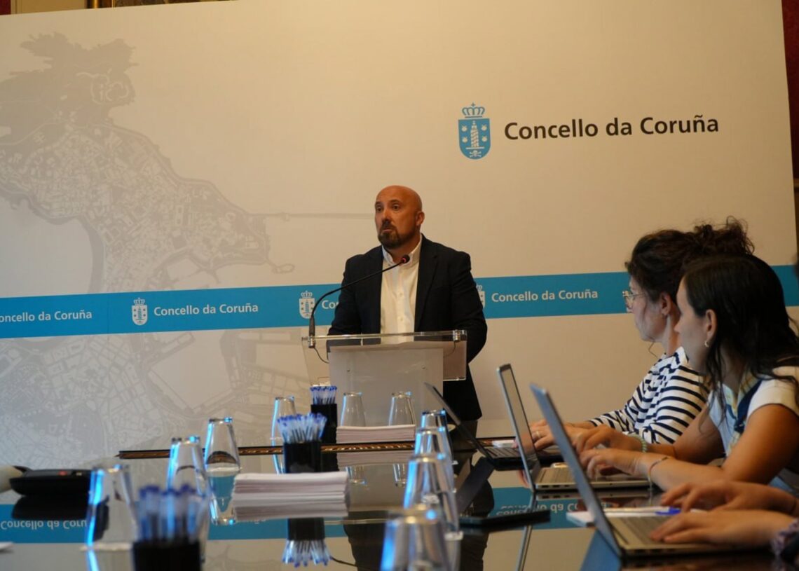 El concejal de Hacienda y portavoz del Gobierno local, José Manuel Lage, en rueda de prensaAYUNTAMIENTO A CORUÑA