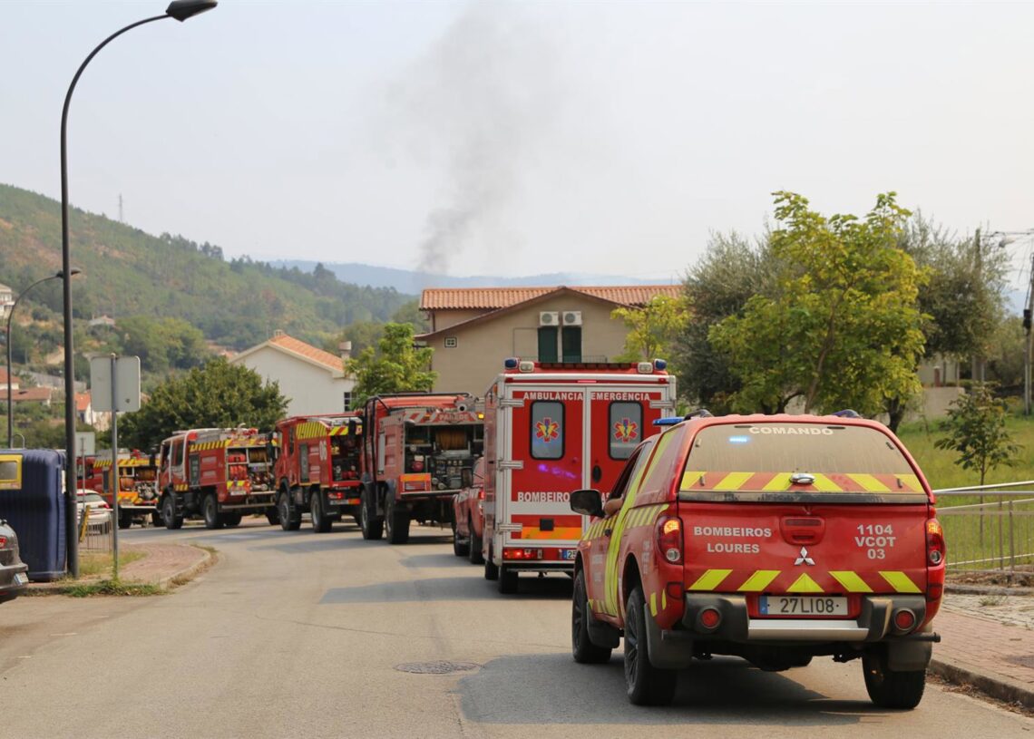 Despliegue de los servicios de Bomberos para extinguir un incendio en la sierra de la Garduña, en PortugalEuropa Press/Contacto/Xun Wei