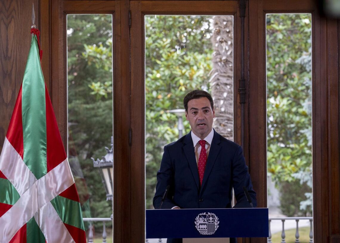 Archivo - El lehendakari, Imanol Pradales, comparece ante los medios de comunicación tras el Consejo de Gobierno, en el Palacio de Ajuria Enea, a 30 de julio de 2024, en Vitoria-Gasteiz, Álava, País Vasco (España)Iñaki Berasaluce - Europa Press - Archivo