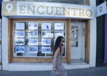 Archivo - Escaparate de una inmobiliaria.Eduardo Parra - Europa Press - Archivo