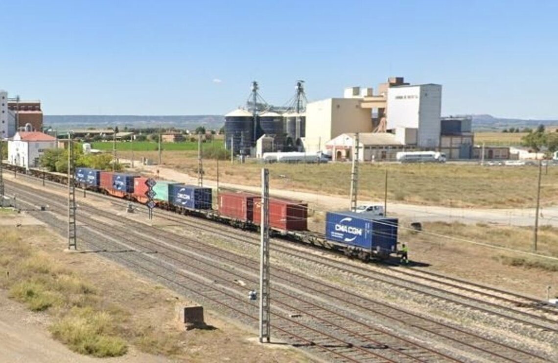 Línea Zaragoza – Lleida – Tarragona a la altura de la estación de Selgua (Huesca).MINISTERIO DE TRANSPORTES