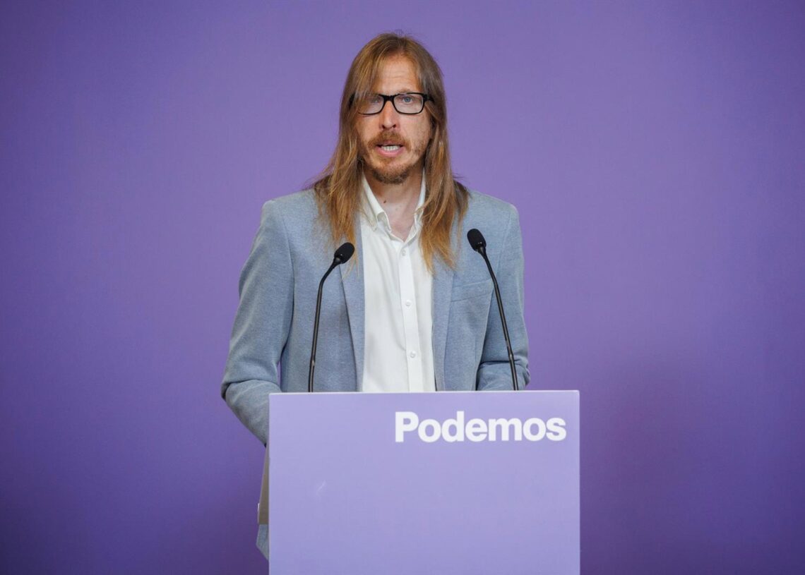 Archivo - El secretario de Organización y Portavoz de Podemos, Pablo Fernández, durante una rueda de prensa, a 2 de septiembre de 2024, en Madrid (España).Alejandro Martínez Vélez - Europa Press - Archivo