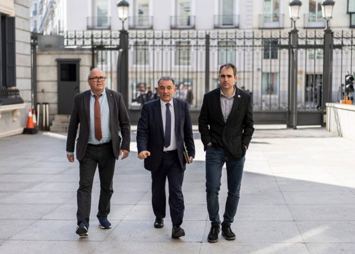 Archivo - Sevilla.- IU urge desde el Congreso al Gobierno "explicaciones" por el uso que hace Estados Unidos de la base de MorónSUMAR - Archivo
