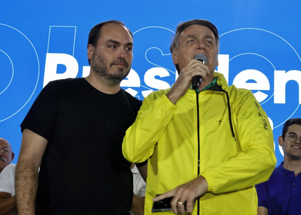 Carlos y Jair Bolsonaro.Europa Press/Contacto/Lc Moreira, Lc Moreira