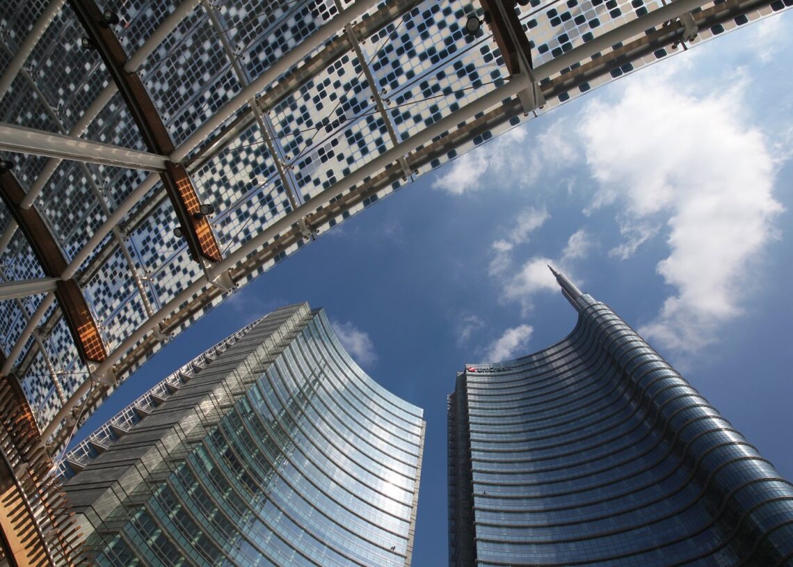 Archivo - Oficinas de UniCredit en Milán (Italia).UNICREDIT - Archivo