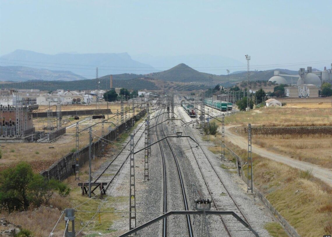 Archivo - Vías de trenADIF - Archivo