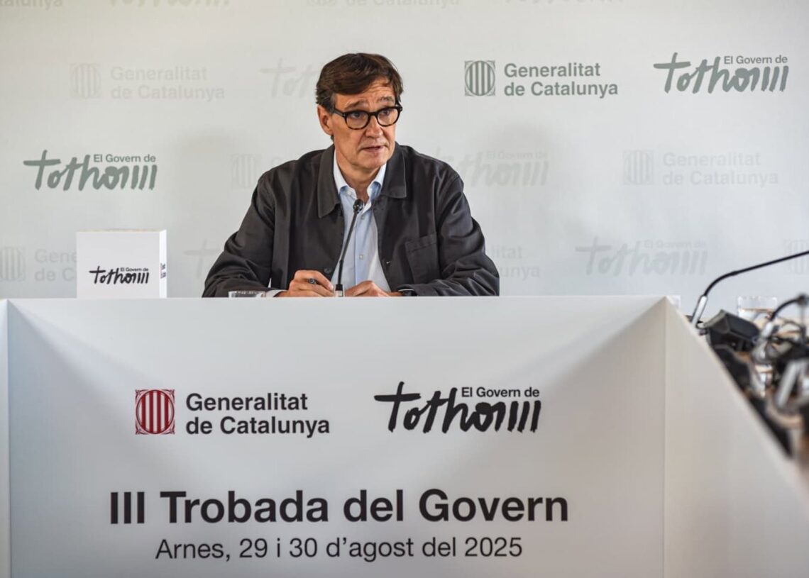 El presidente de la Generalitat, Salvador Illa, en su intervención inicial durante la III Trobada del Govern en Arnes (Tarragona)ALBERTO PAREDES - EUROPA PRESS