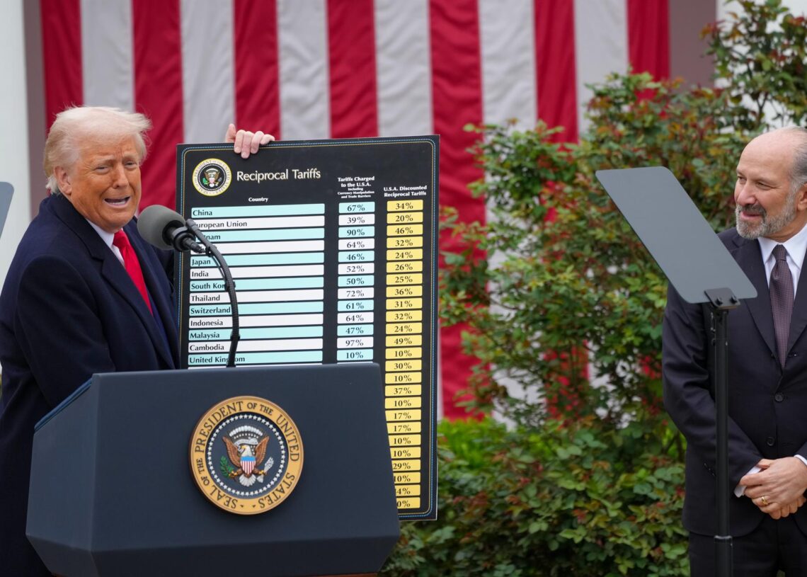 El presidente de Estados Unidos, Donald Trump, explicando la imposición de aranceles en el denominado 'Día de la Liberación', a 2 de abril de 2025.Europa Press/Contacto/Andrew Leyden