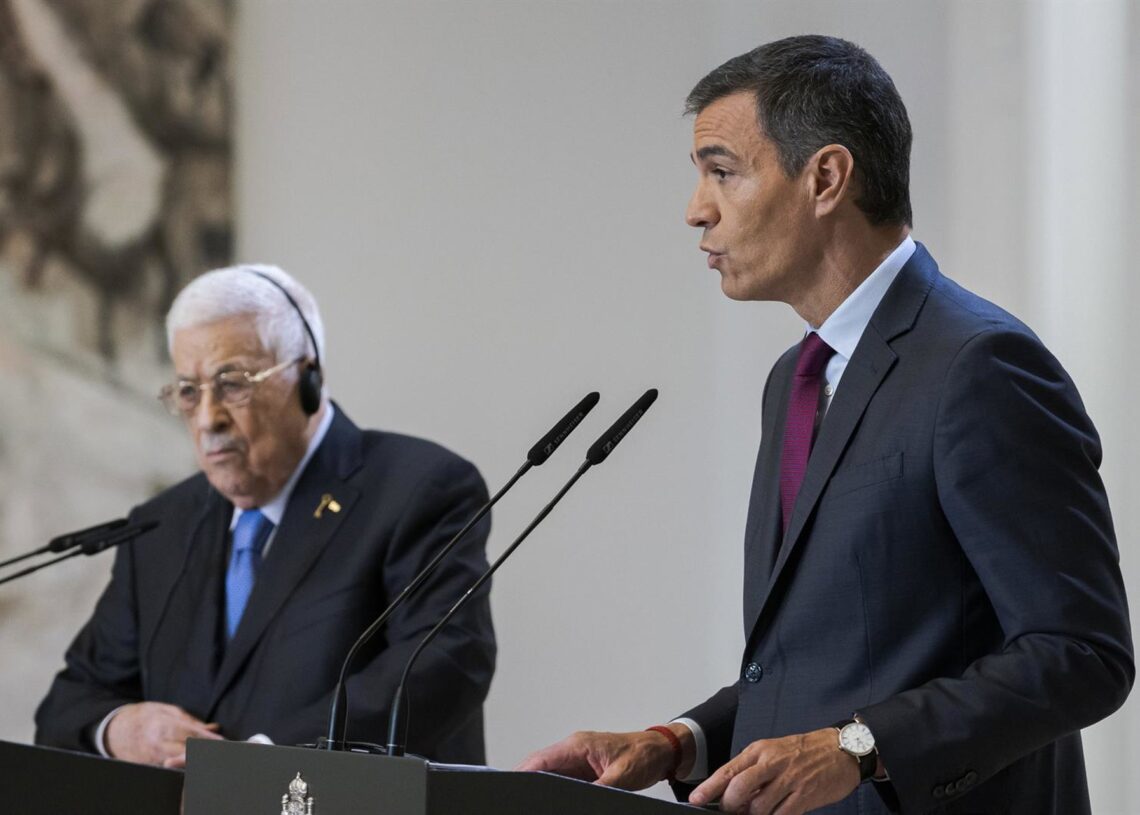Archivo - Mahmud Abbas y Pedro Sánchez Europa Press/Contacto/Guillermo Gutierrez Carrasca