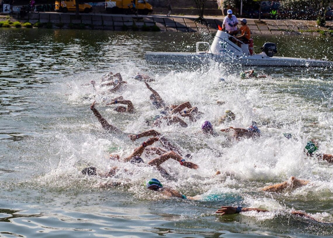 Archivo - Nadadores en el XXV Campeonato de España de Aguas Abiertas.JUNTA DE ANDALUCÍA - Archivo