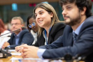 El Parlamento Europeo aprueba el informe que fija un máximo de seis meses para las prácticas laborales y abre la puerta a sanciones
