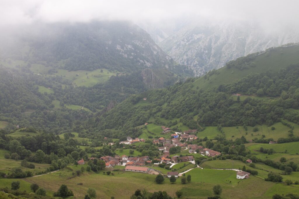 Amieva fue uno de los pueblos que se salvó del apagón. Carmenmoran/Wikimedia Commons.