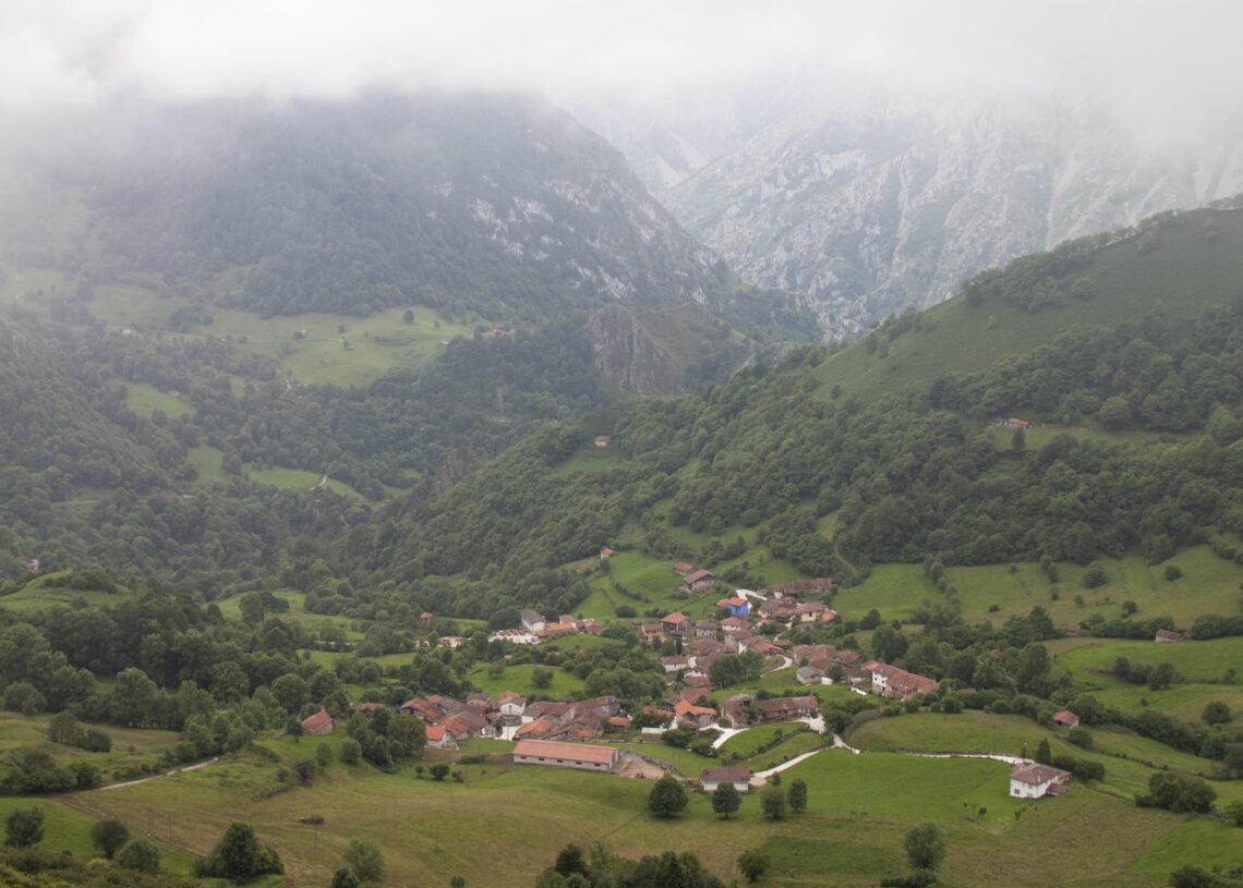 Amieva fue uno de los pueblos que se salvó del apagón. Carmenmoran/Wikimedia Commons.