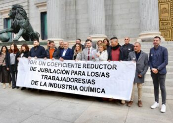 Gabriel Rufián y Jordi Salvador, con los representantes del sector petroquímico. Esquerra Republicana.