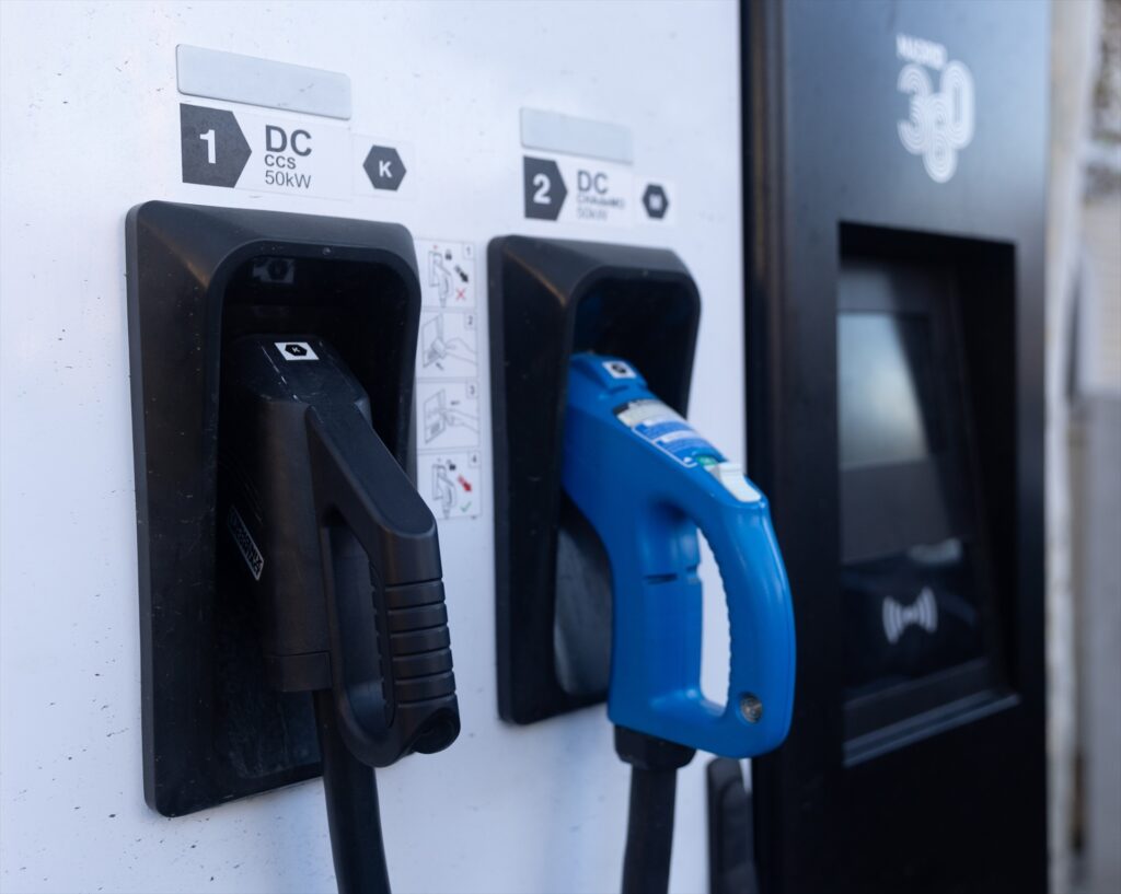 Imagen de archivo de un punto de carga para vehículos eléctricos | Eduardo Parra (Europa Press).