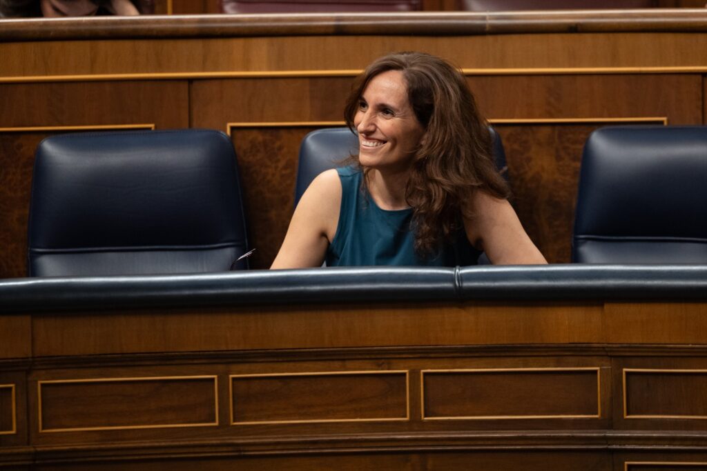 Imagen de archivo de la ministra de Sanidad, Mónica García, durante una sesión plenaria extraordinaria, en el Congreso de los Diputados | Ananda Manjón (Europa Press).