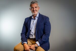 Juan Ramón Meléndez (Re-Viste): “Es imposible cumplir con los objetivos de recogida de residuos textiles que ha marcado el Gobierno”