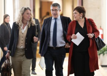 Archivo - El portavoz del Grupo Socialista en el Congreso, Patxi López, flanqueado por la secretaria general y portavoz del partido,  Montse Mínguez, y la diputada Patricia Blanquer.Eduardo Parra - Europa Press - Archivo