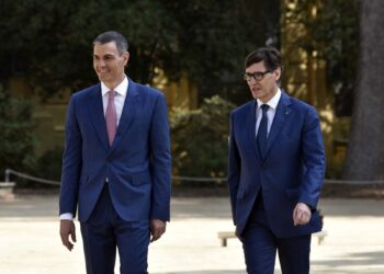 Archivo - El presidente del Gobierno, Pedro Sánchez y el presidente de la Generalitat de Catalunya, Salvador Illa. Archivo.David Oller - Europa Press - Archivo