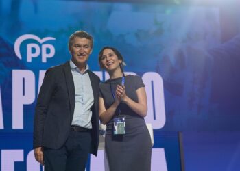 Archivo - El presidente del PP, Alberto Núñez Feijóo, y la presidenta de la Comunidad de Madrid, Isabel Díaz AyusoJesús Hellín - Europa Press - Archivo