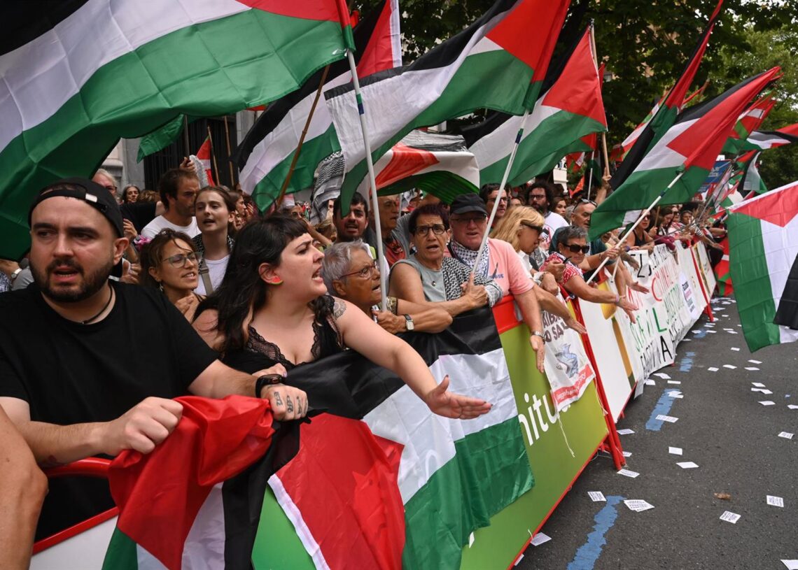 Ayuso critica el apoyo de etarras a manifestaciones pro Palestina  sugiriendo que se moderen | Demócrata