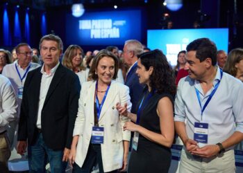 Archivo - El presidente del PP, Alberto Núñez Feijóo, la ex secretaria general del PP, Cuca Gamarra, la presidenta de la Comunidad de Madrid, Isabel Díaz Ayuso, y el presidente de la Junta de Andalucía, Juan Manuel Moreno, durante la segunda jornada del XJesús Hellín - Europa Press - Archivo