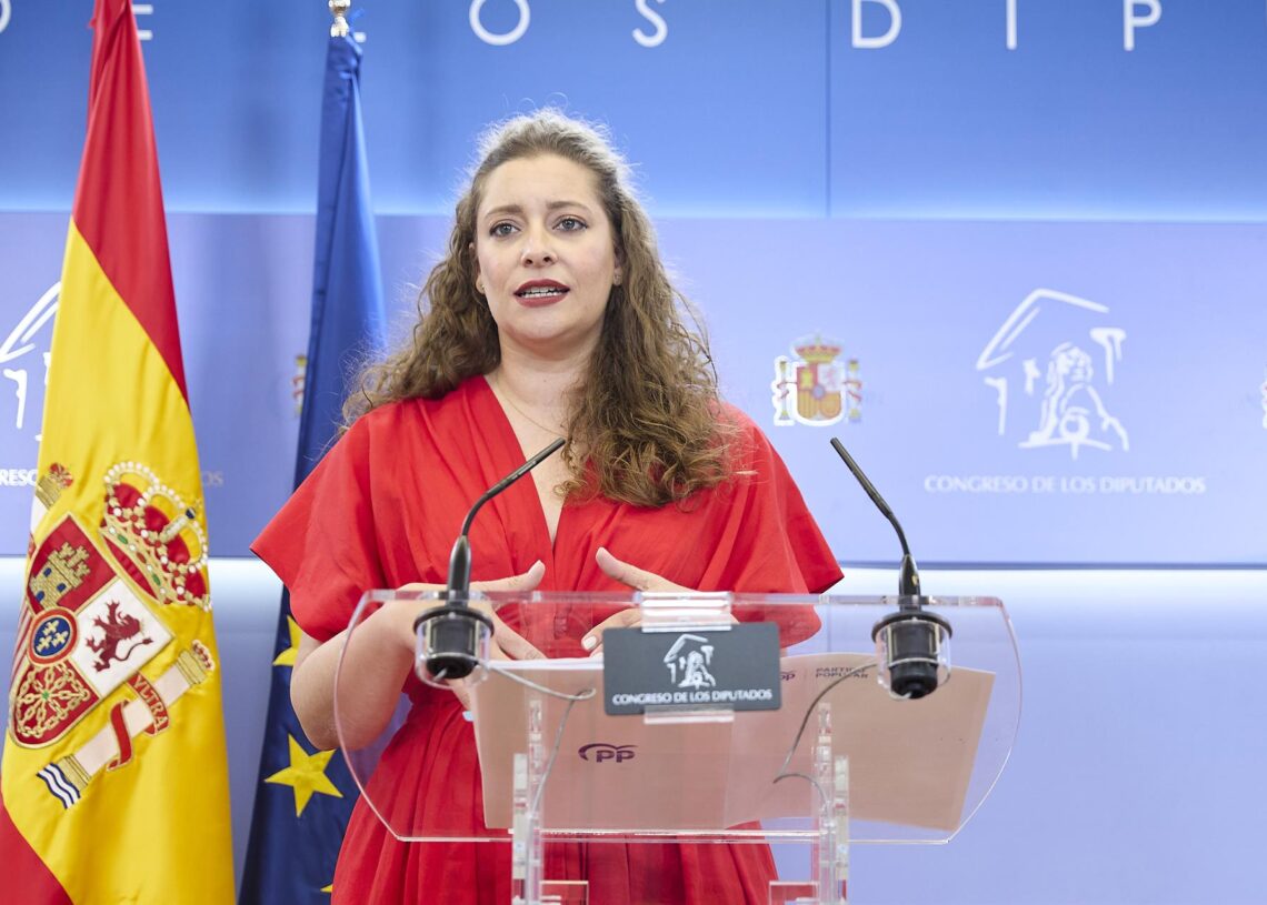 La portavoz del PP en el Congreso, Ester Muñoz, durante una rueda de prensa posterior a la reunión de la junta de portavoces, en el Congreso de los Diputados, a 9 de septiembre de 2025, en Madrid (España).Jesús Hellín - Europa Press